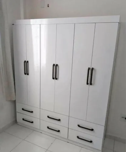 Entrega Grátis Vendo armário/ Guarda-Roupa 6 portas 6 gavetas