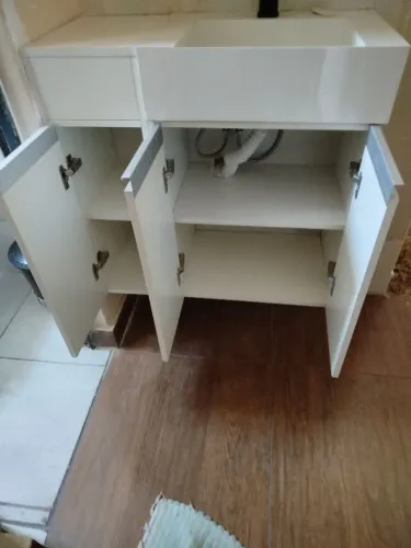 Armário de quarto, cozinha e banheiro.