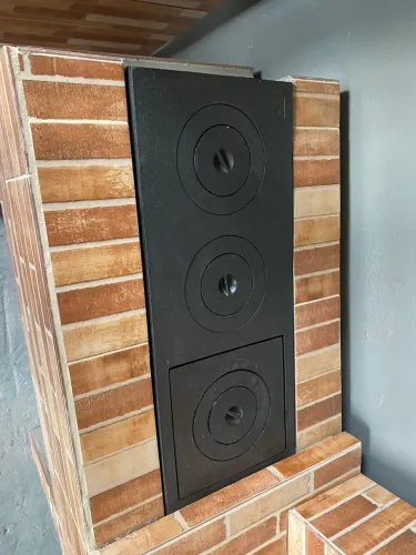 Churrasqueira pré-moldada com fogão a lenha 