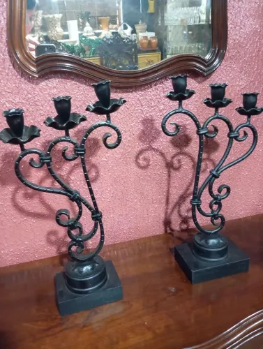 Par de Candelabros de ferro forjado decorativos