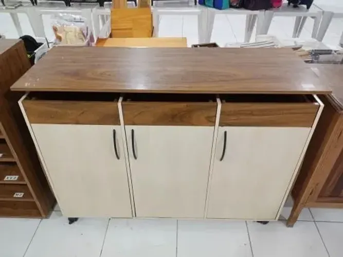 Armário/Buffet com 3 Gavetas e 3 Portas em MDF