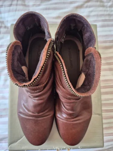Bota Perlatto Cano Baixo Em Couro Feminina Marrom N° 34