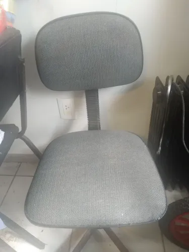 Cadeira de escritório cinza
