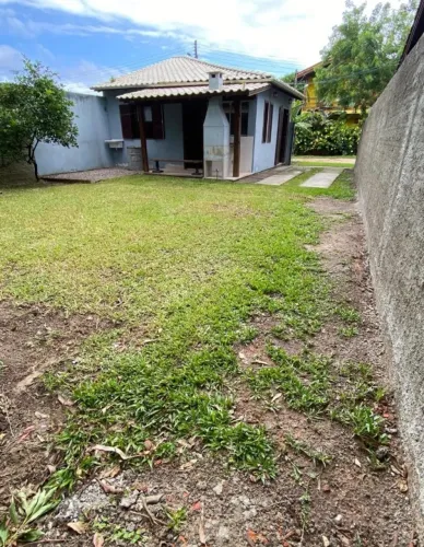 Casa 1 dormitório APENAS 30m da Lagoa da Cigana 3km do Farol de Santa Marta em Laguna 