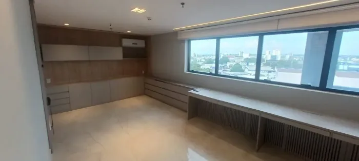 FORUM BUSINES, COM BANCADA DE CLIMATIZADO, R$ 5 MIL