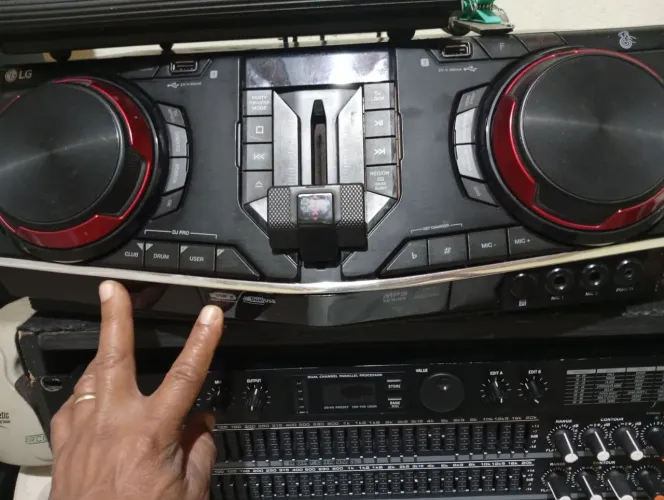 Som LG CJ87 funciona tudo bluetooth, CD, rádio auxiliar, troca em som da fhilips fw