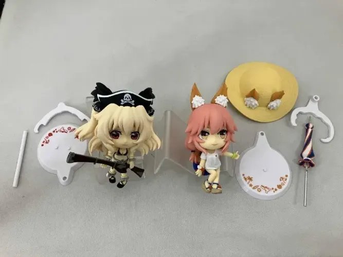 Conjunto de figuras Fate/Grand Order Lancer/Tamamo-no-Mae e Archer/Anne Bonny