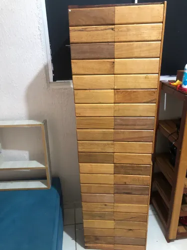 Arara cabideiro com prateleira