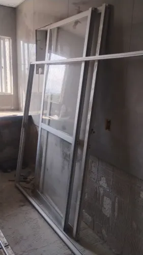 Porta de correr em alumínio