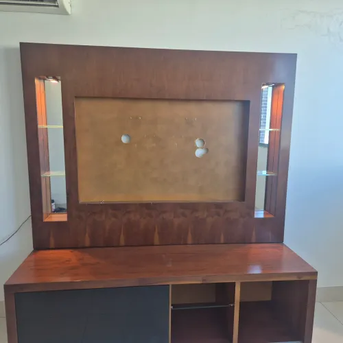 RACK COM PAINEL MADEIRA MACIÇA