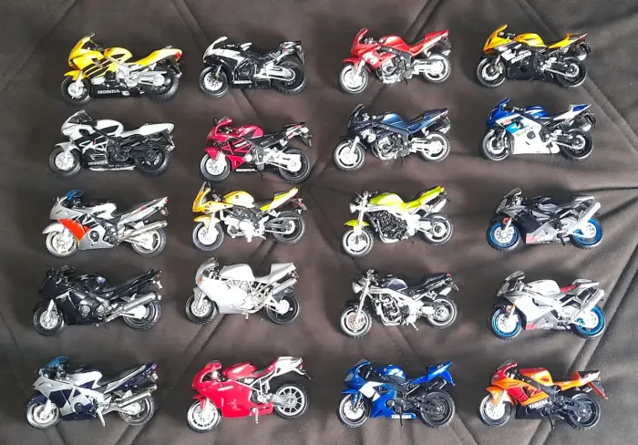 Miniatura de Moto 1:18 Diversas marcas
