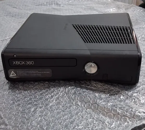 XBOX 360 SLIM  DESTRAVADO 