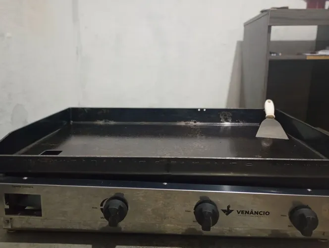 Vendo Chapa da Vena io Semi nova com 3 acendedores.