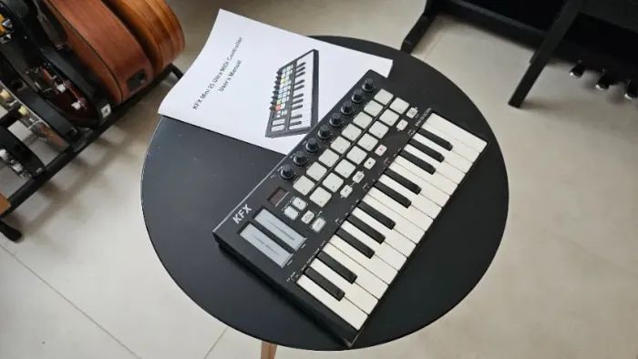 Controlador MIDI KFX Mini 25 Ultra Teclado Controladora Pad