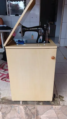 Máquina Singer pretinha super conservada 