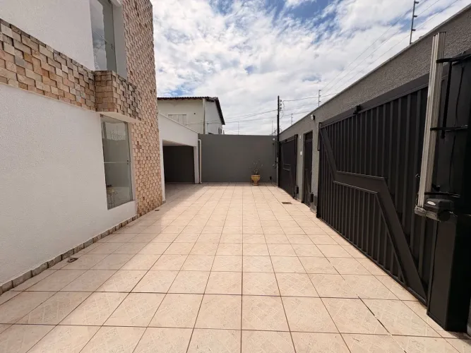 Amplo Sobrado com piscina e área gourmet disponível para venda no coimbra