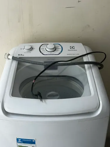 Máquina de lavar e secar roupas