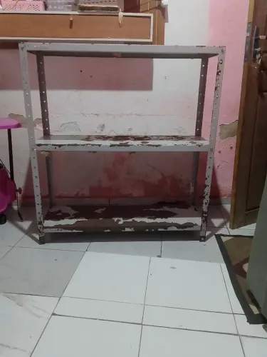 Estante de aço vendo por 40 reais