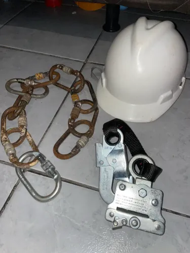 Equipamentos para rapel- Trava Queda, 10und de mosquetão, capacete engenheiro