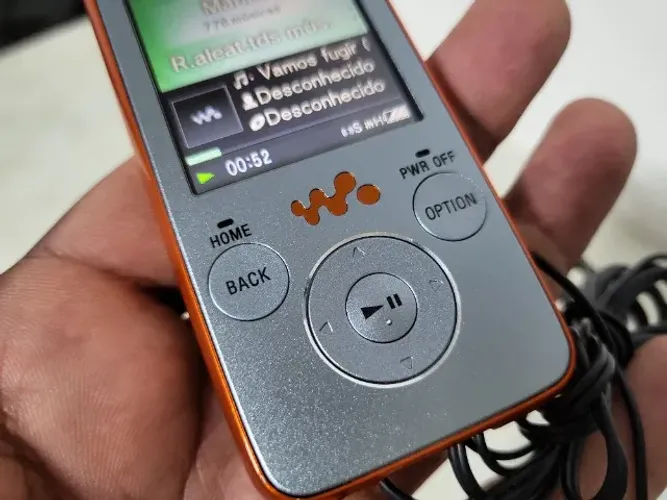 Reprodutor De Áudio E Video 8 Gigas Walkman Sony Nwz-s638f Prateado