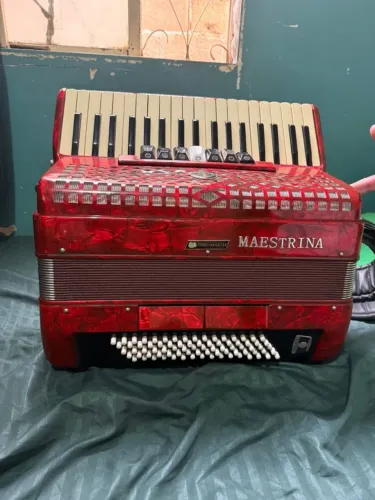 Acordeon / Sanfona Maestrina 80 baixos 37 teclas