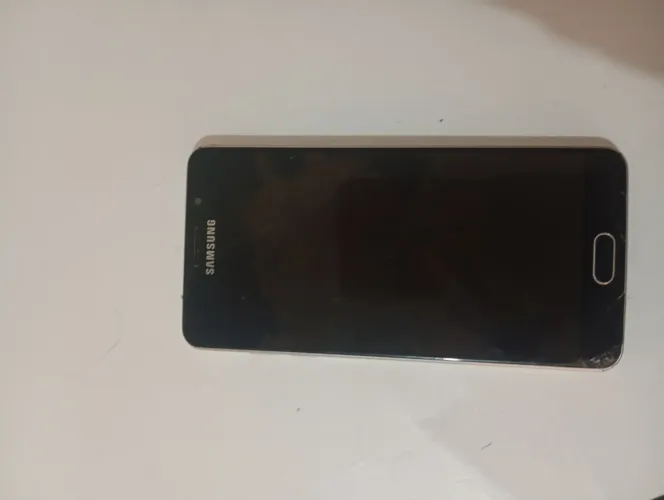 Celular Samsung a5 2016 está funcionando e só colocar a tela está com a tampa da bateria r