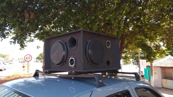 CAIXA DE SOM COMPLETA À VENDA!