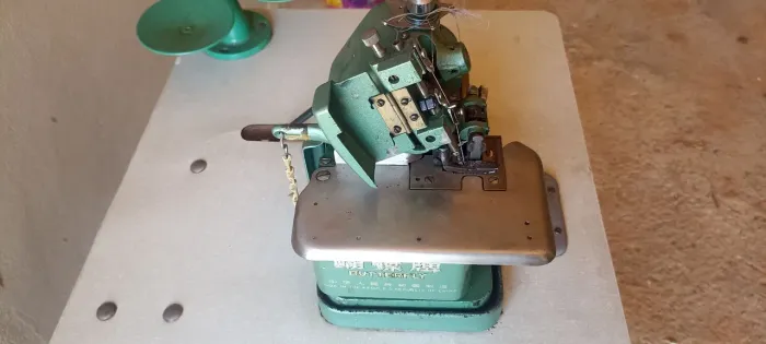 VENDO MAQUINA DE COSTURA PROFISSIONAL FUNCIONANDO