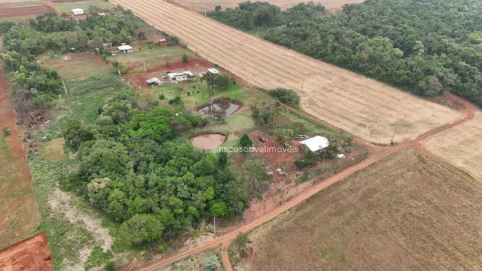 Chácara com 6.000 mts² - Açude com Peixe - Mina de Água - Casa Madeira com 140 mts. - Rio 