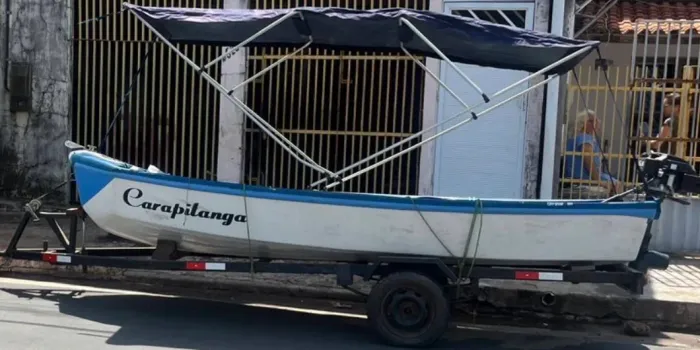 Vendo barco em fibra 