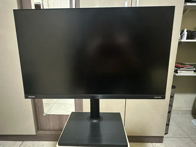 Monitor Odyssey G30 24? FullHD.