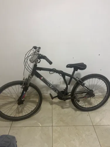 Bicicleta Houston Atlantis Mad aro 26 com estrutura de aço carbono.