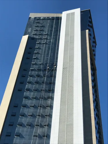 Vaga para lavador de prédio.