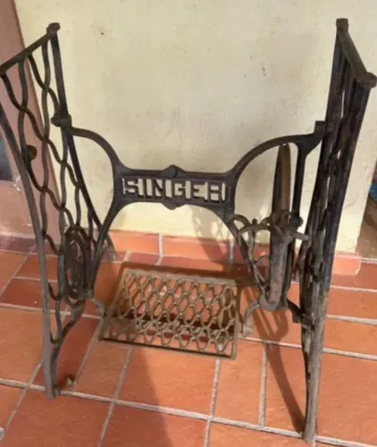 Pés de mesa Singer 