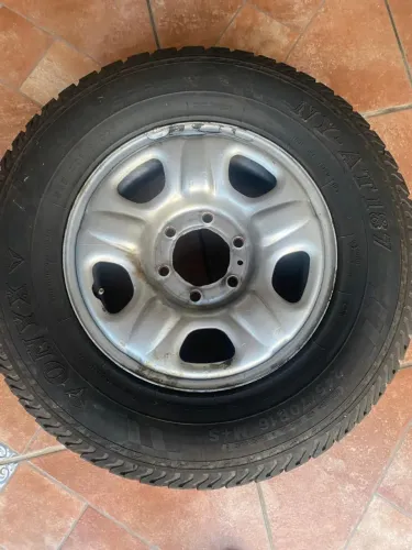 Vende-se Pneus da s10 aro 16