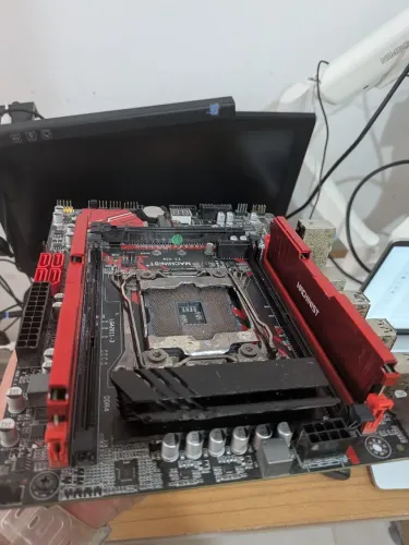 Placa mãe com memória ram 