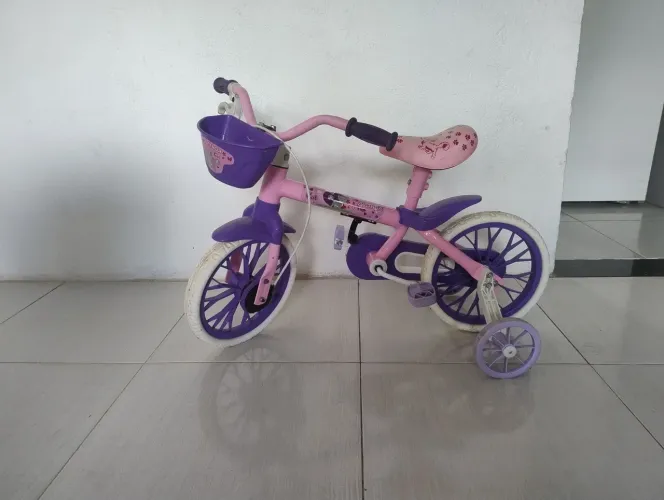 Bicicleta infantil menina de 02 anos