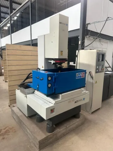 Máquina EletroErosão CNC