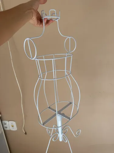 Manequim busto aramado