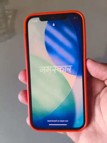 iPhone 12 pro com detalhes 