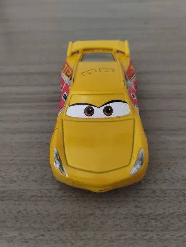 Miniatura Cruz Ramirez Rust-Eze Filme Carros 3