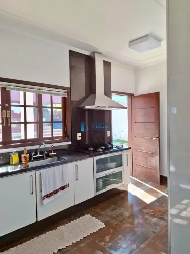 Excelente casa para aluguel com cinco quartos, piscina, sauna, localizada no condomínio Co