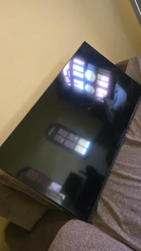 TV Samsung 43 (tela danificada)