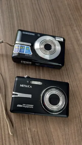 Duas Câmeras Digitais