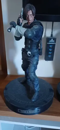 Combo coleção resident ivel leon s. Kennedy jill valentine, ada wong