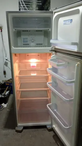 Vendo geladeira dou garantia