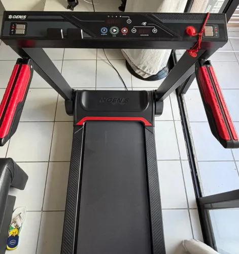 Vendo Esteira Ergométrica Dobrável GT 1000 Genis, nova e sem defeitos.