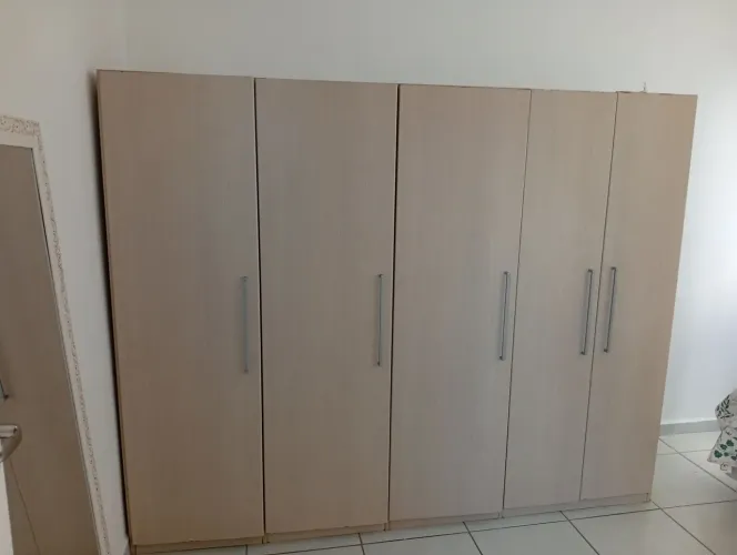 GUARDA ROUPA DE MADEIRA MACIÇA