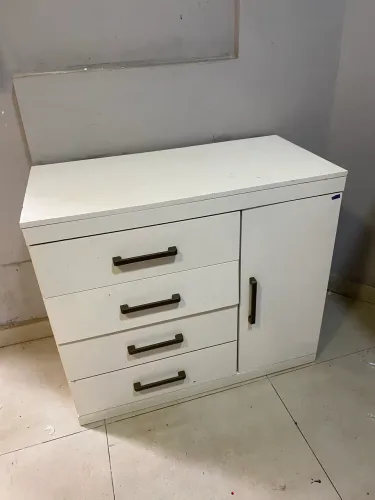 Cômoda branca seminova 
