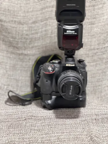 NIKON D5300 - KIT COMPLETO COM 2 LENTES ORIGINAIS E 2 FLASHES PROFISSIONAIS